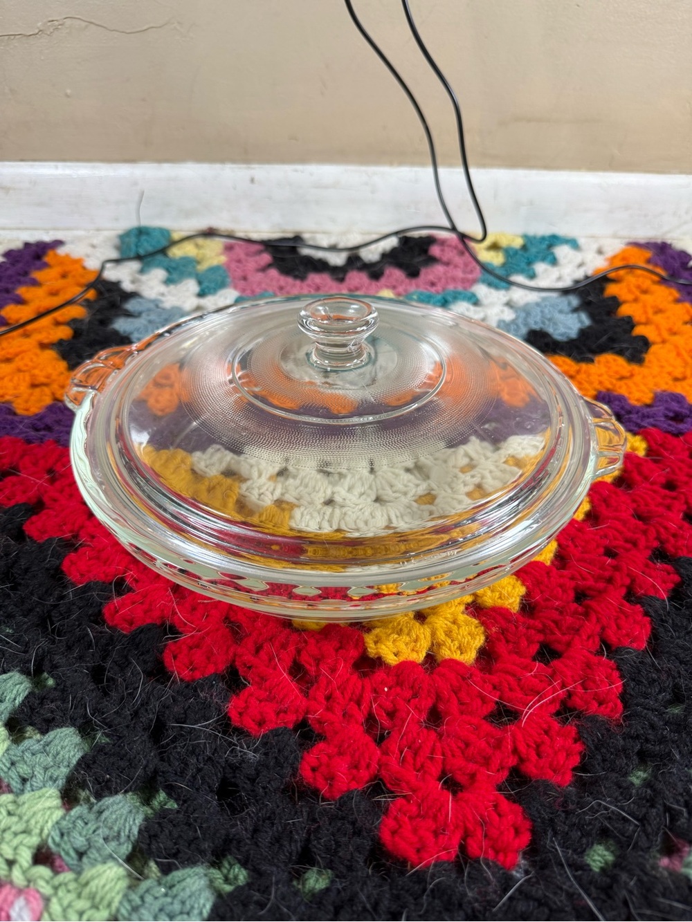 Vintage Pyrex #229 9.5” Scalloped Fluted Edge Glass Pie Dish with Lid